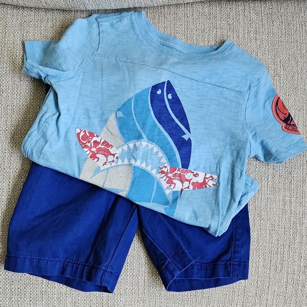 GAP SHORTS AND T-SHIRT - TODDLER BOY